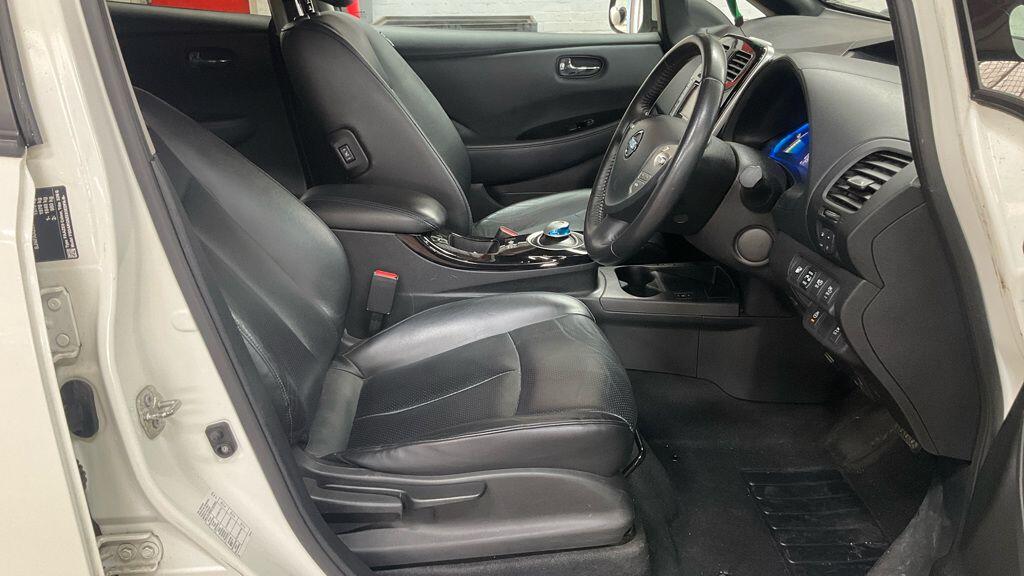 Nissan Leaf view 4
