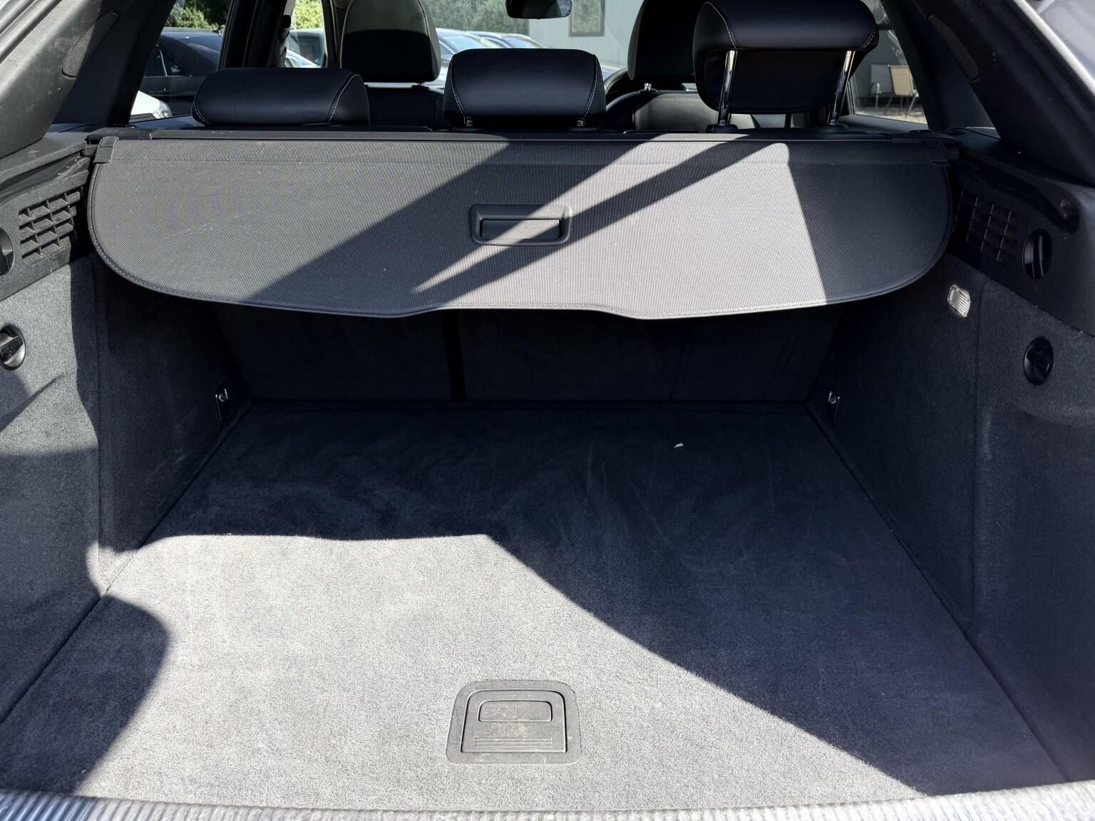 Audi Q3 view 32