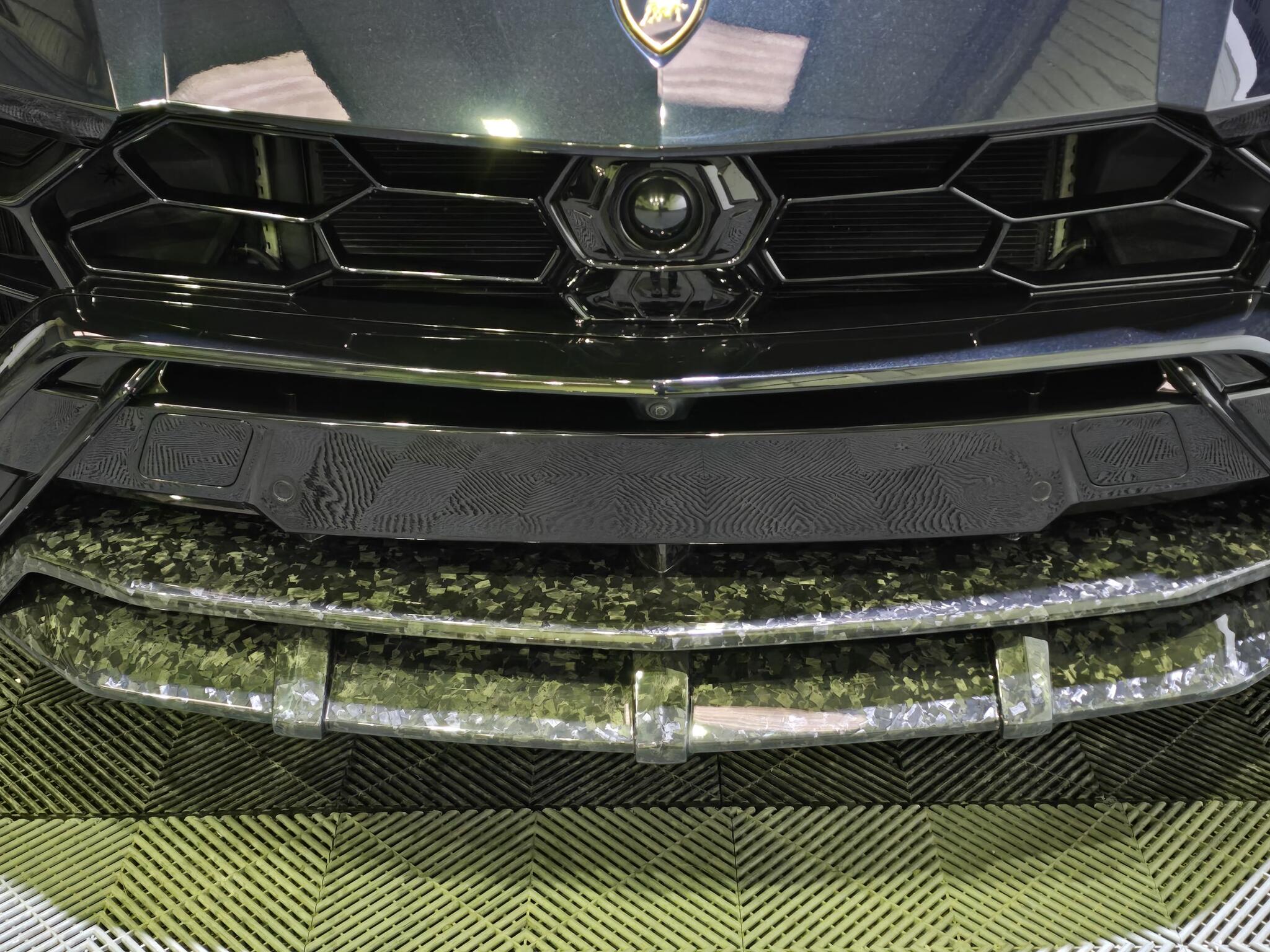 Lamborghini Urus view 7