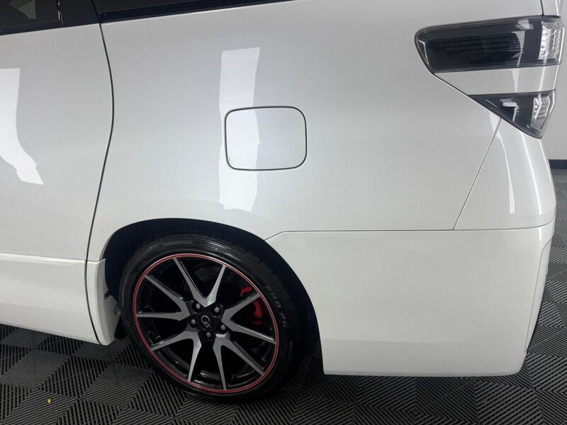 2013 Toyota Vellfire image 14