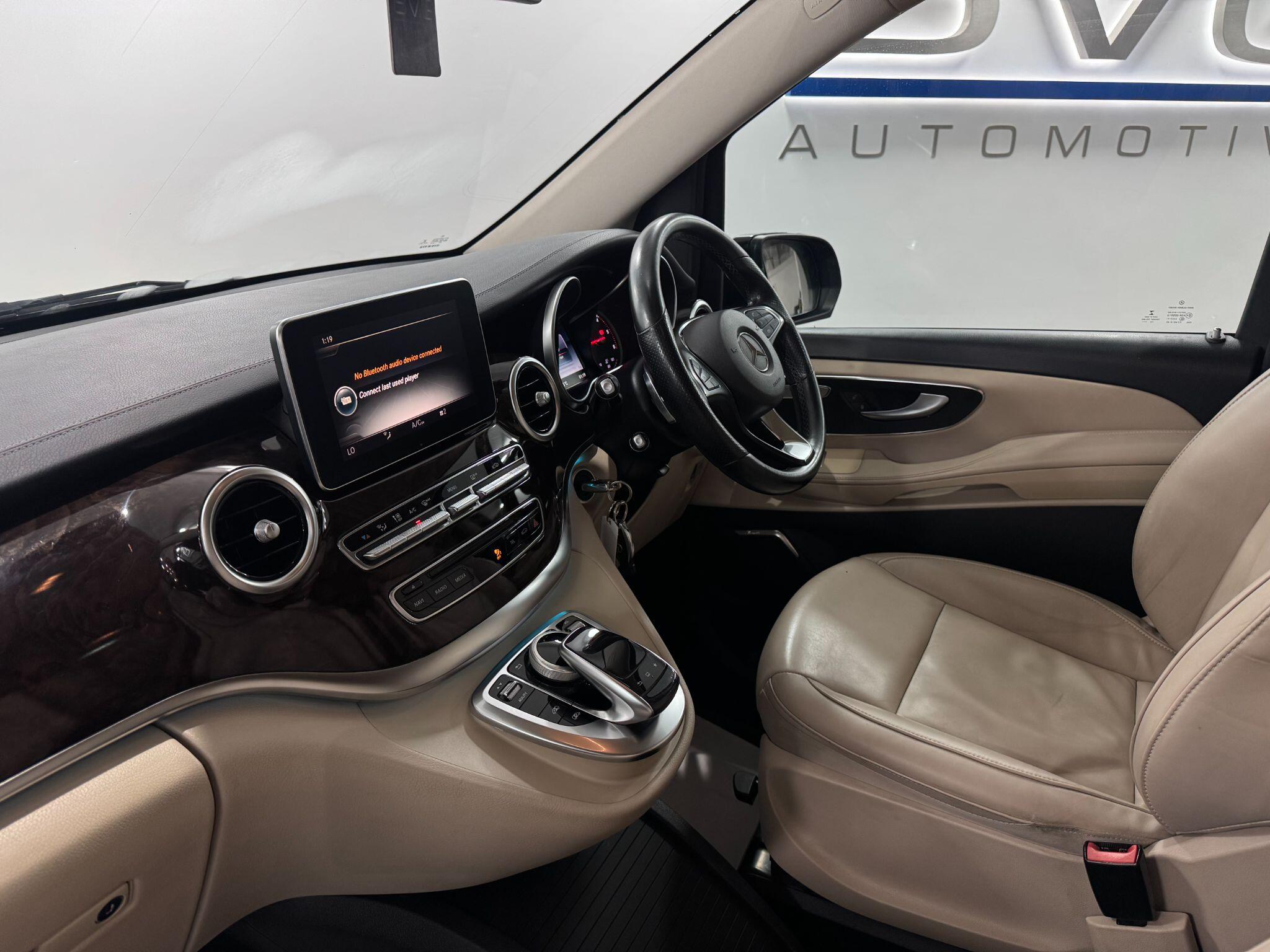 Mercedes-Benz V-Class view 54