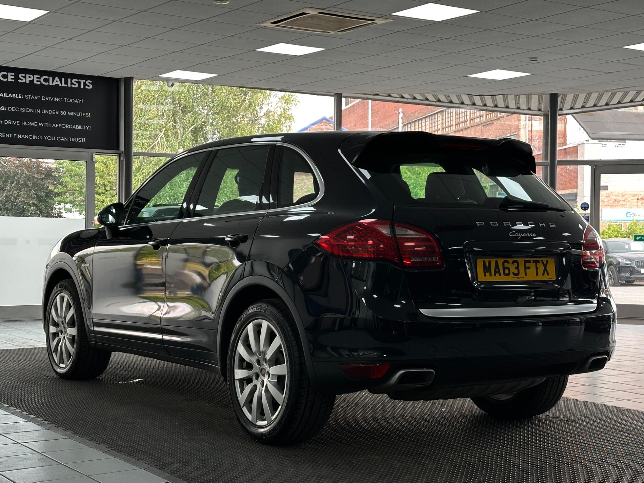 Porsche Cayenne view 11