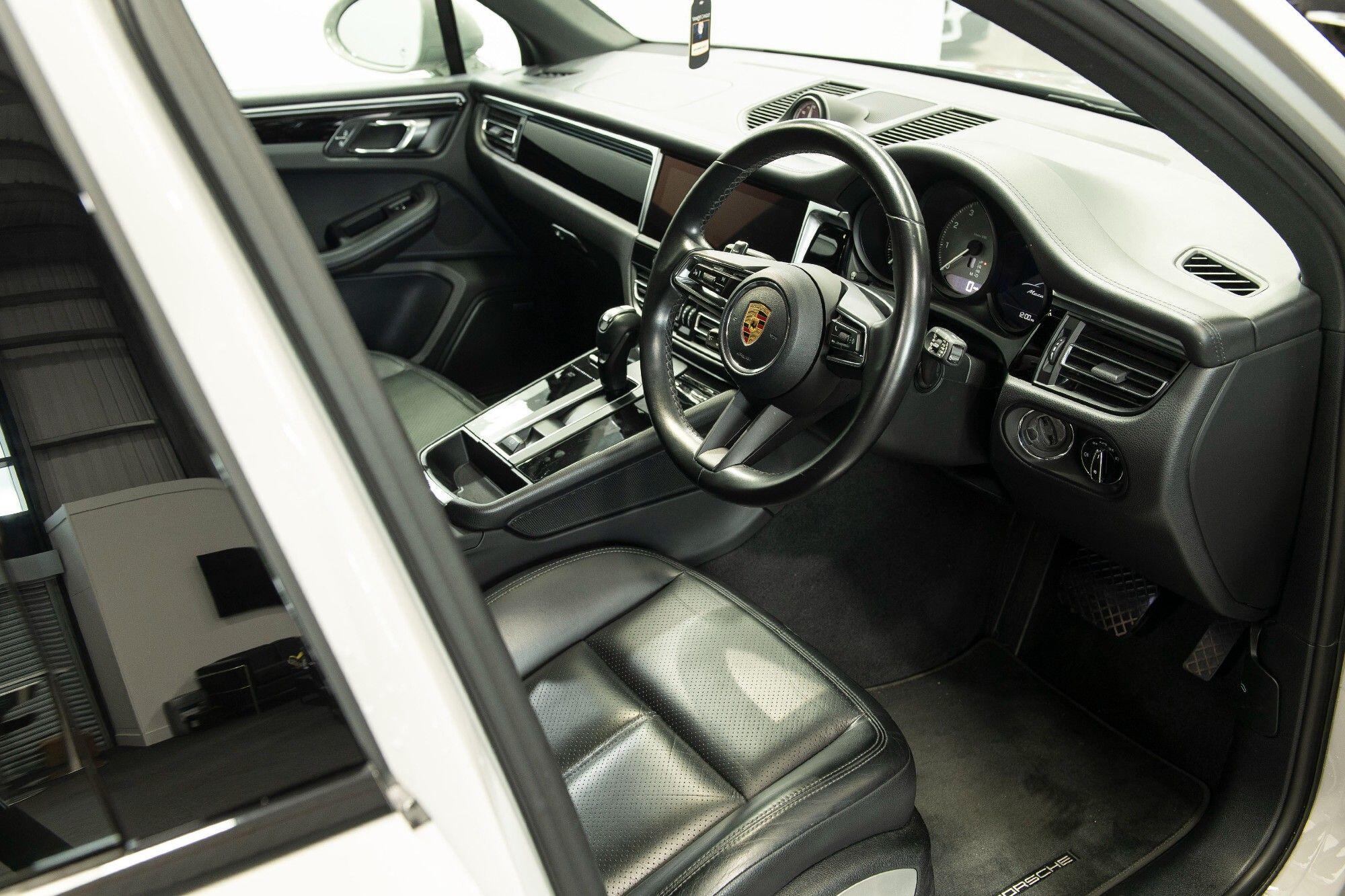 Porsche Macan view 9