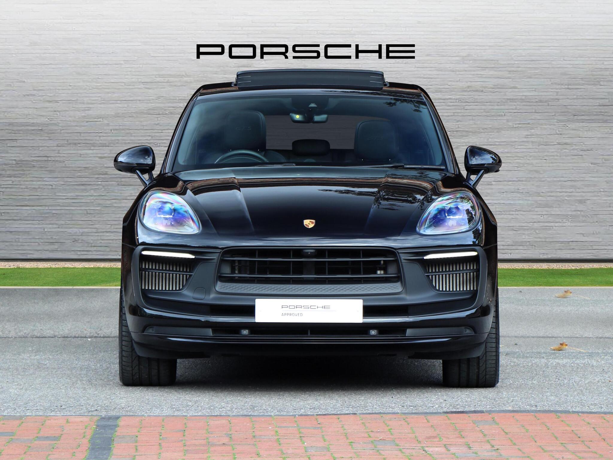 Porsche Macan view 7
