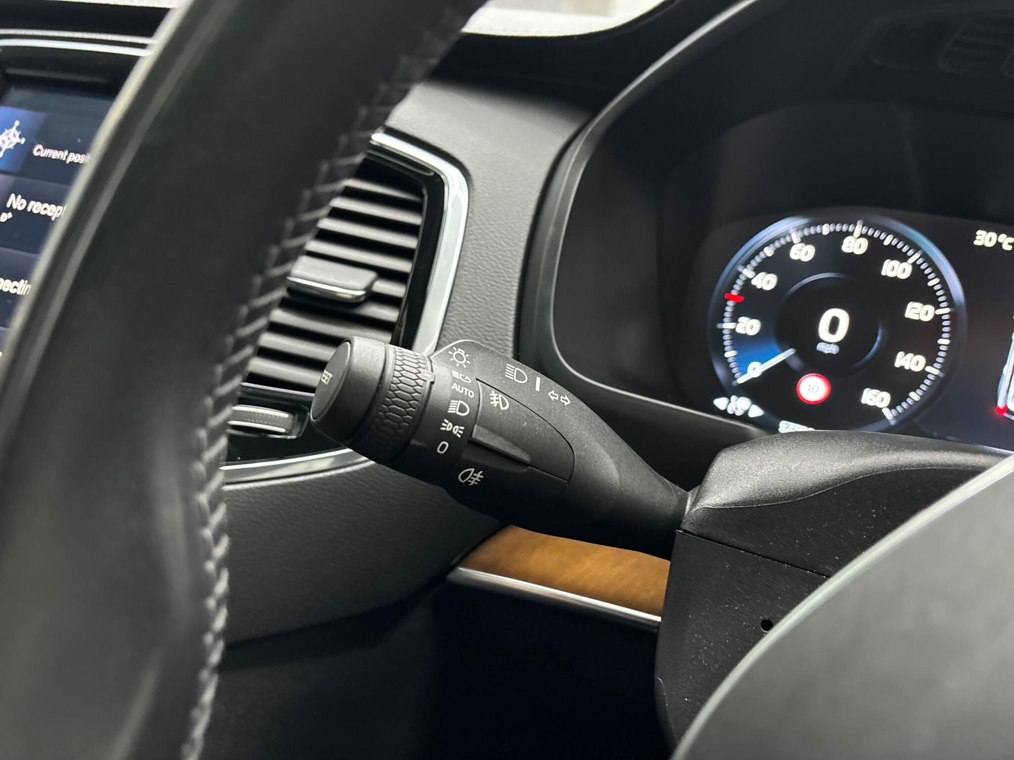 Volvo XC90 view 18