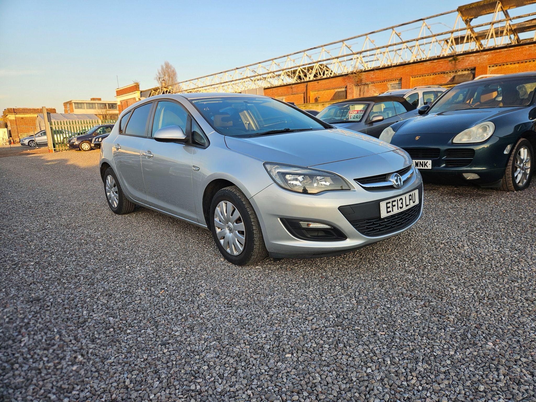 2013 Vauxhall Astra 1.4 Exclusiv (100ps) Hatchback