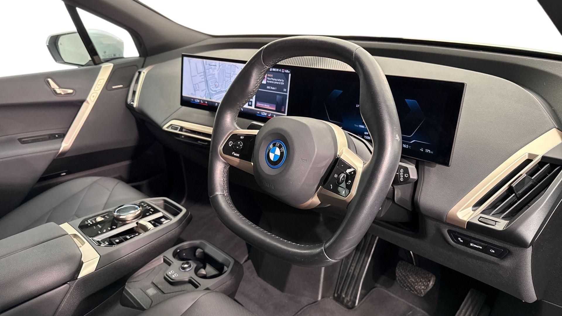 BMW Ix view 6