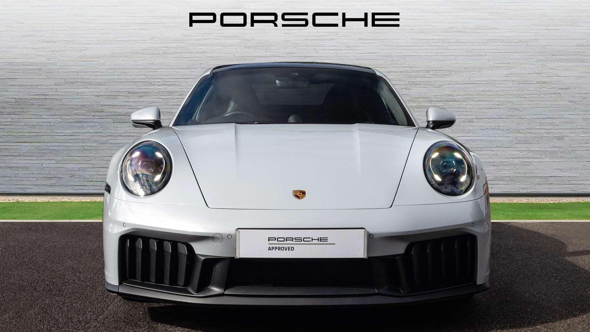 Porsche 911 view 9