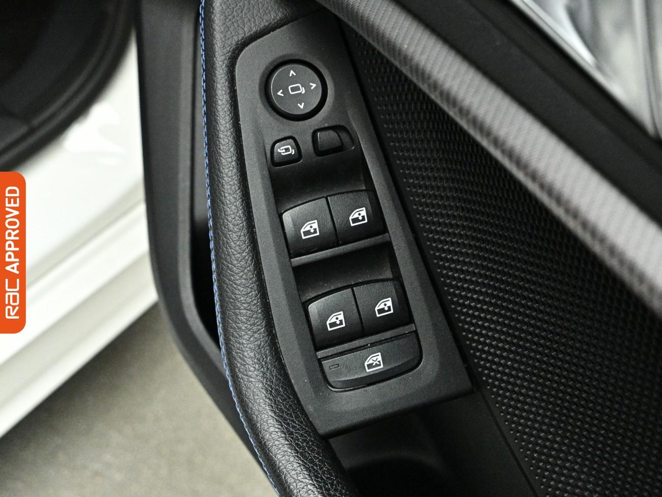 BMW 1 Series view 24