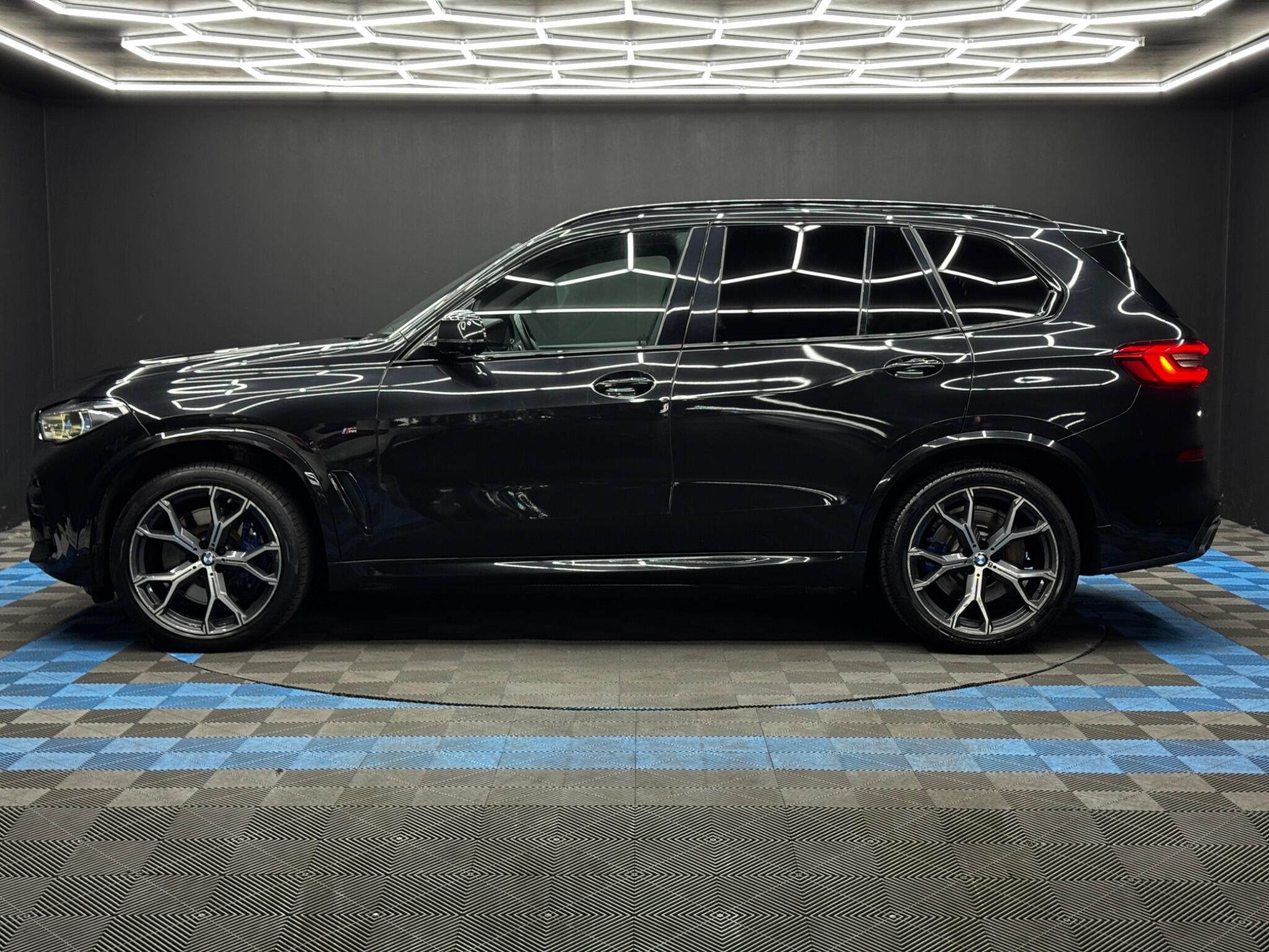 BMW X5 view 8