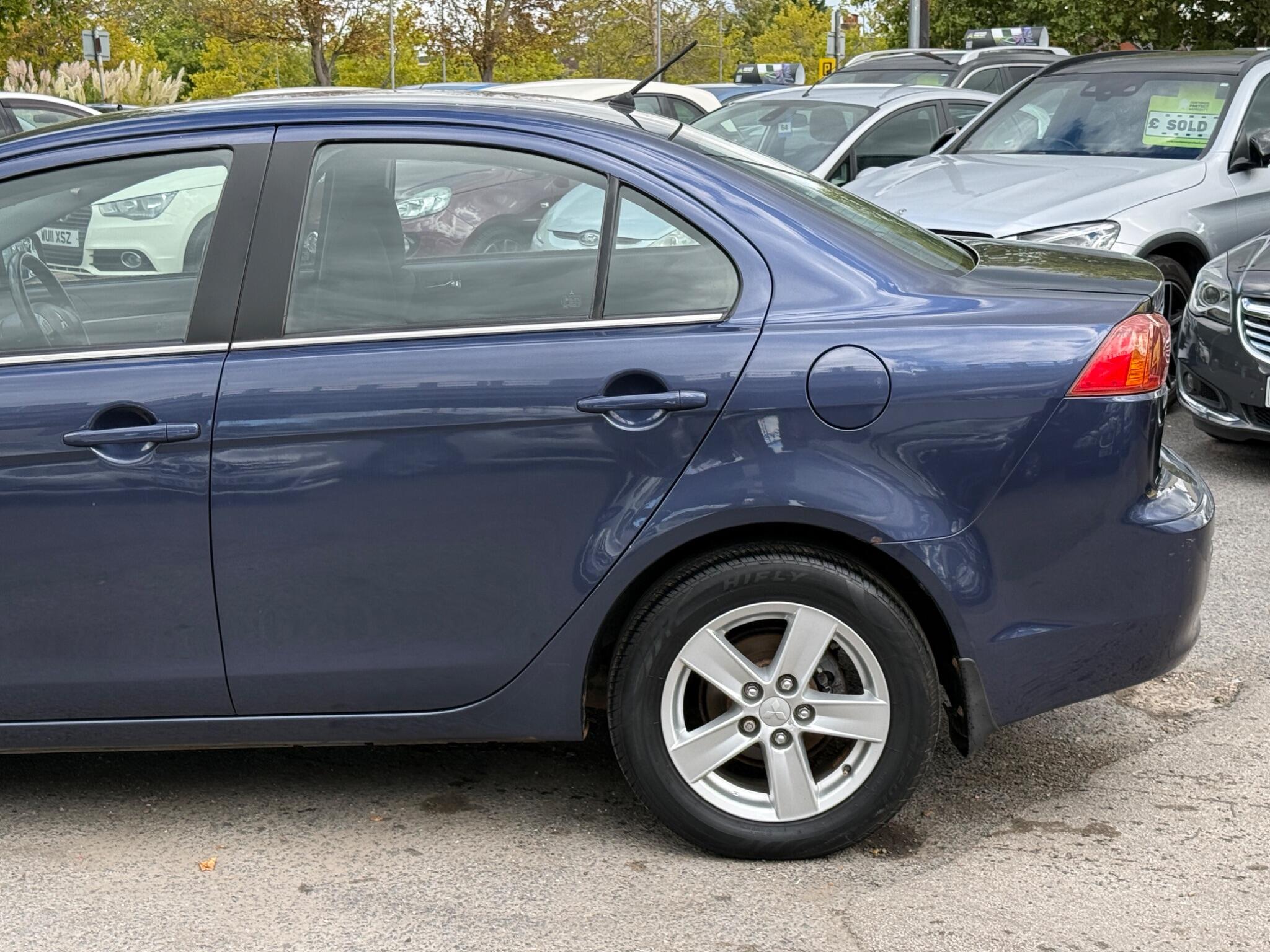 Mitsubishi Lancer - Image 12