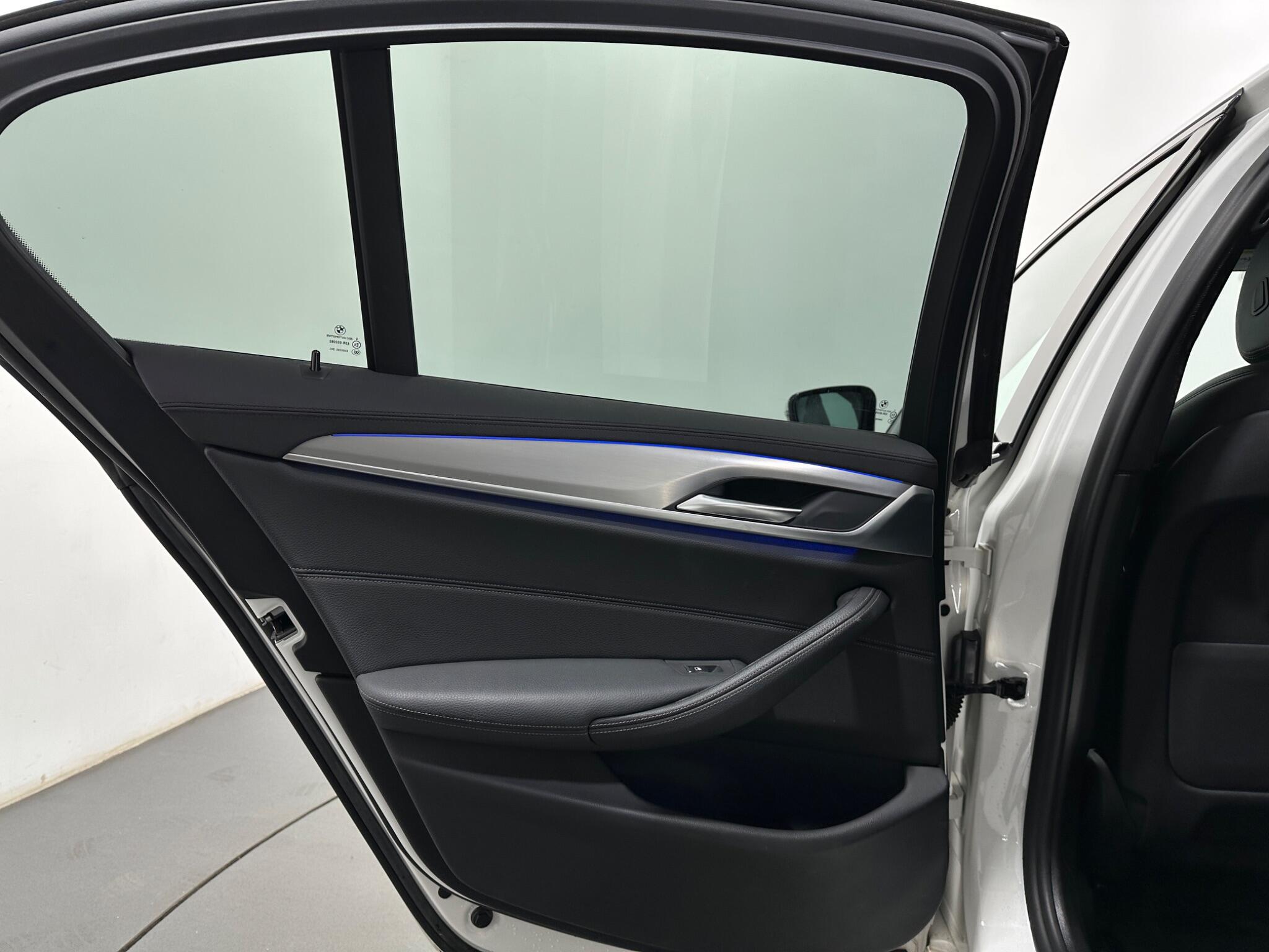 BMW 5 Series view 39