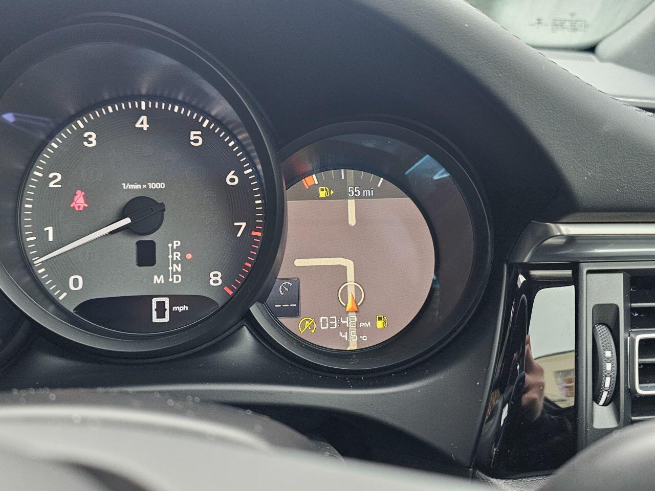 Porsche Macan view 30