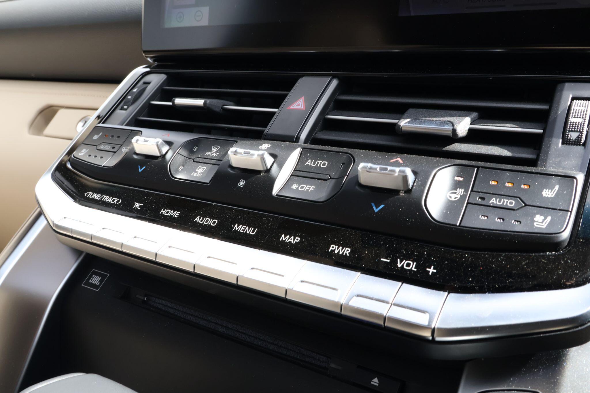Toyota Land Cruiser view 30