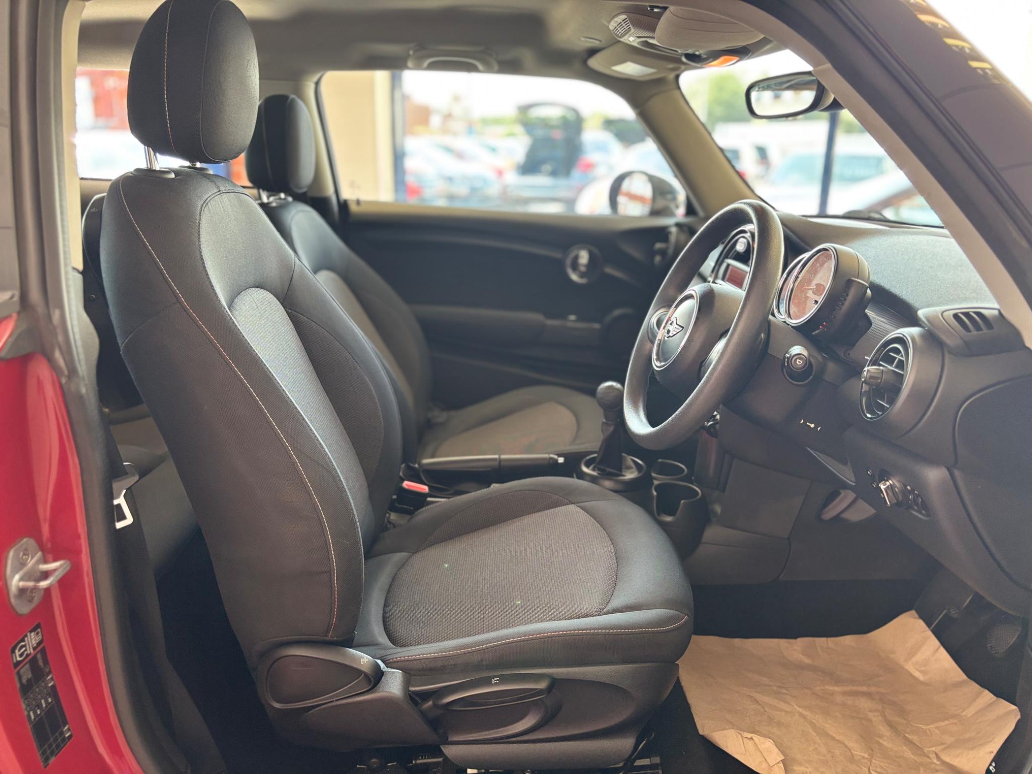 Mini Hatch view 10