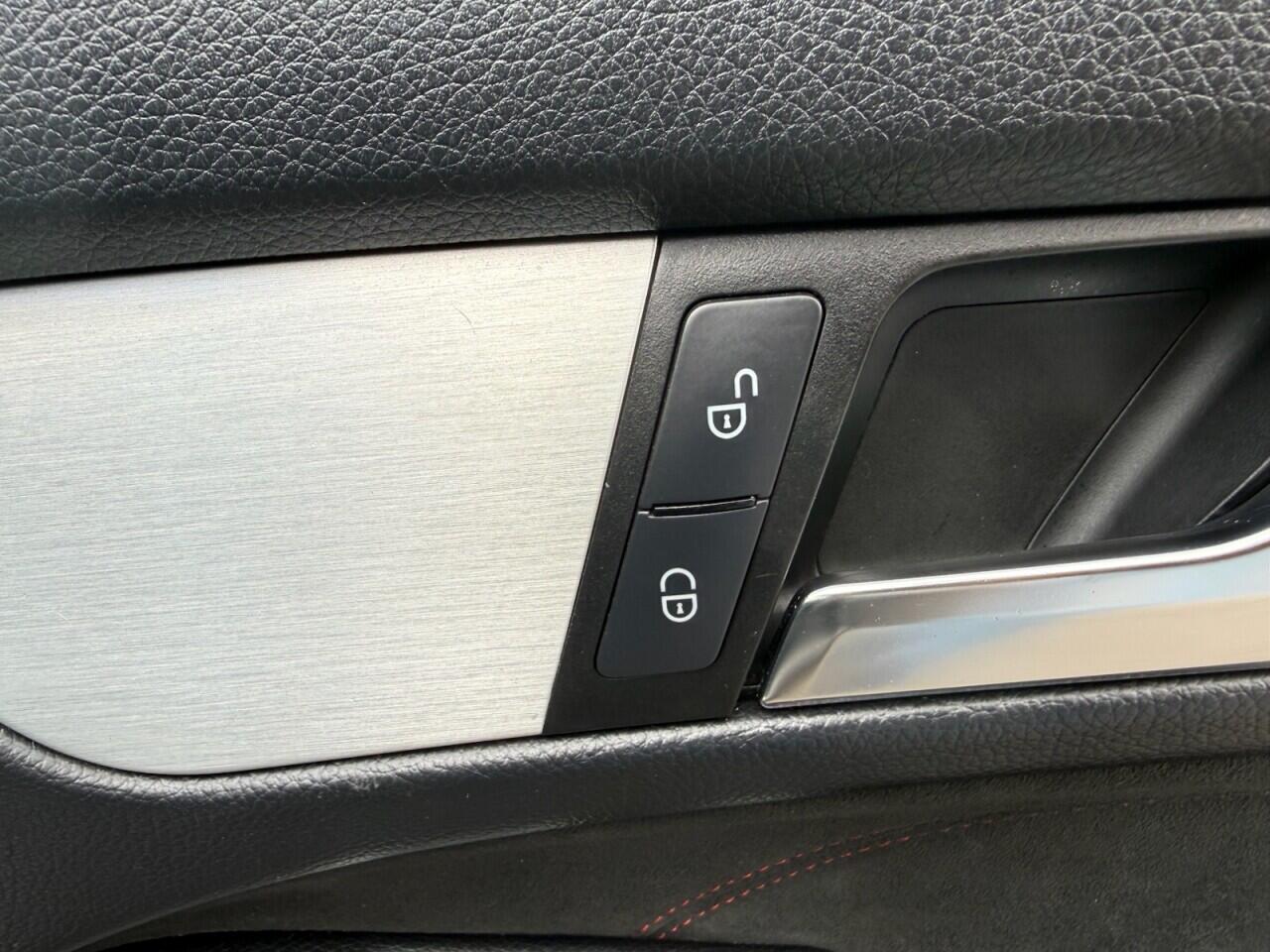 Mercedes-Benz C Class view 15