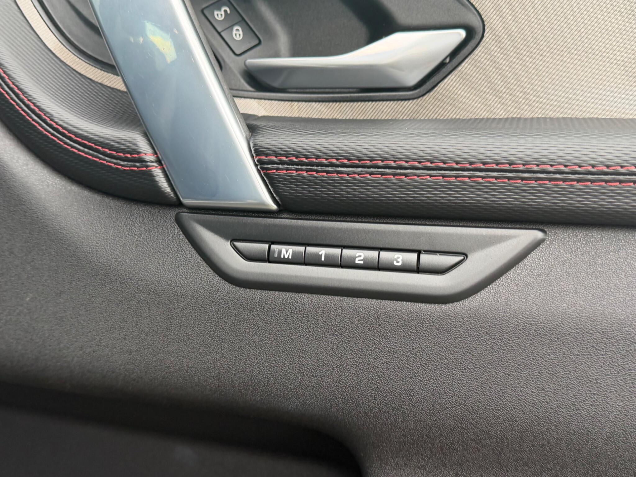 Land Rover Discovery Sport view 32