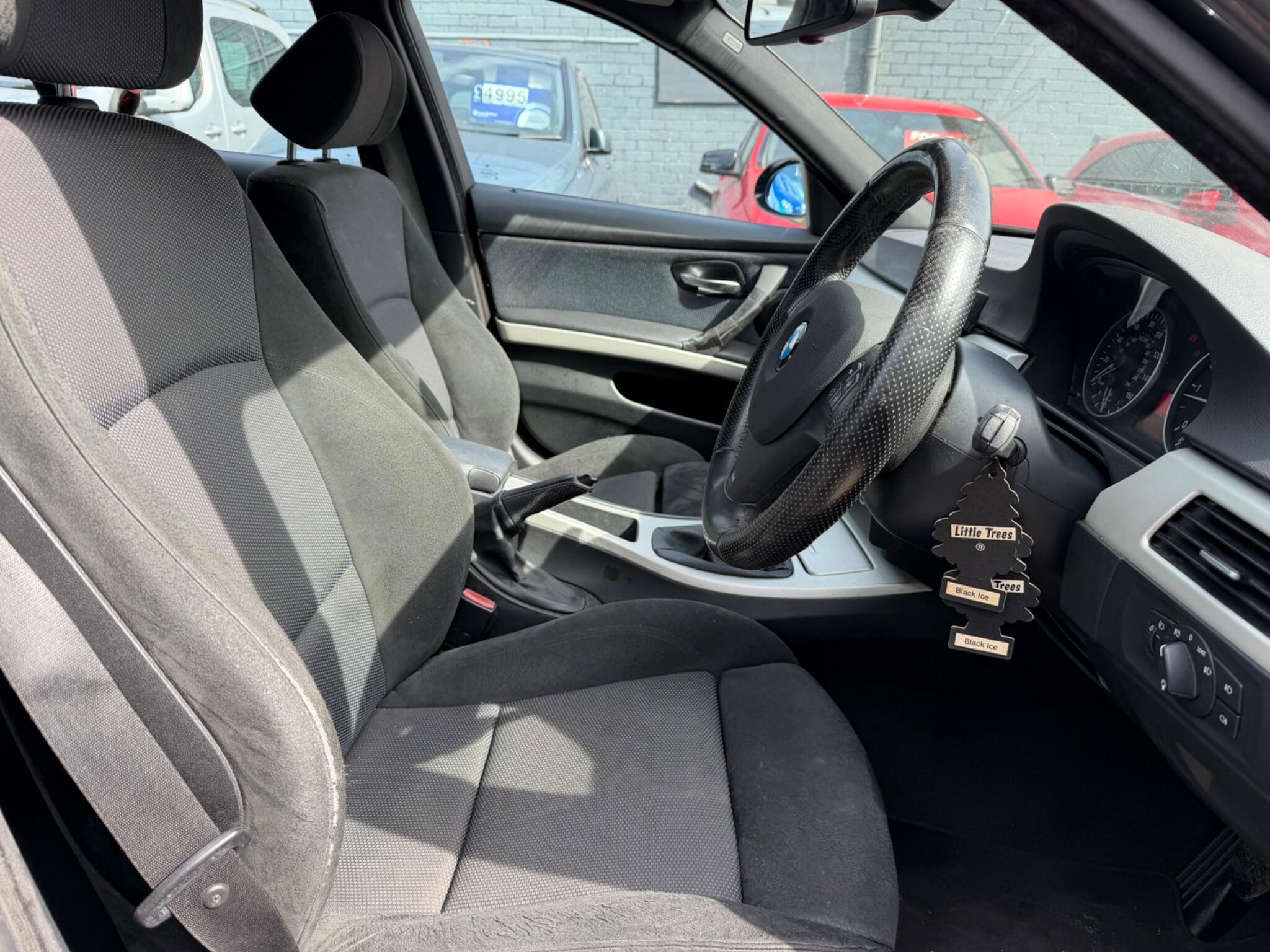 BMW 3 Series view 23