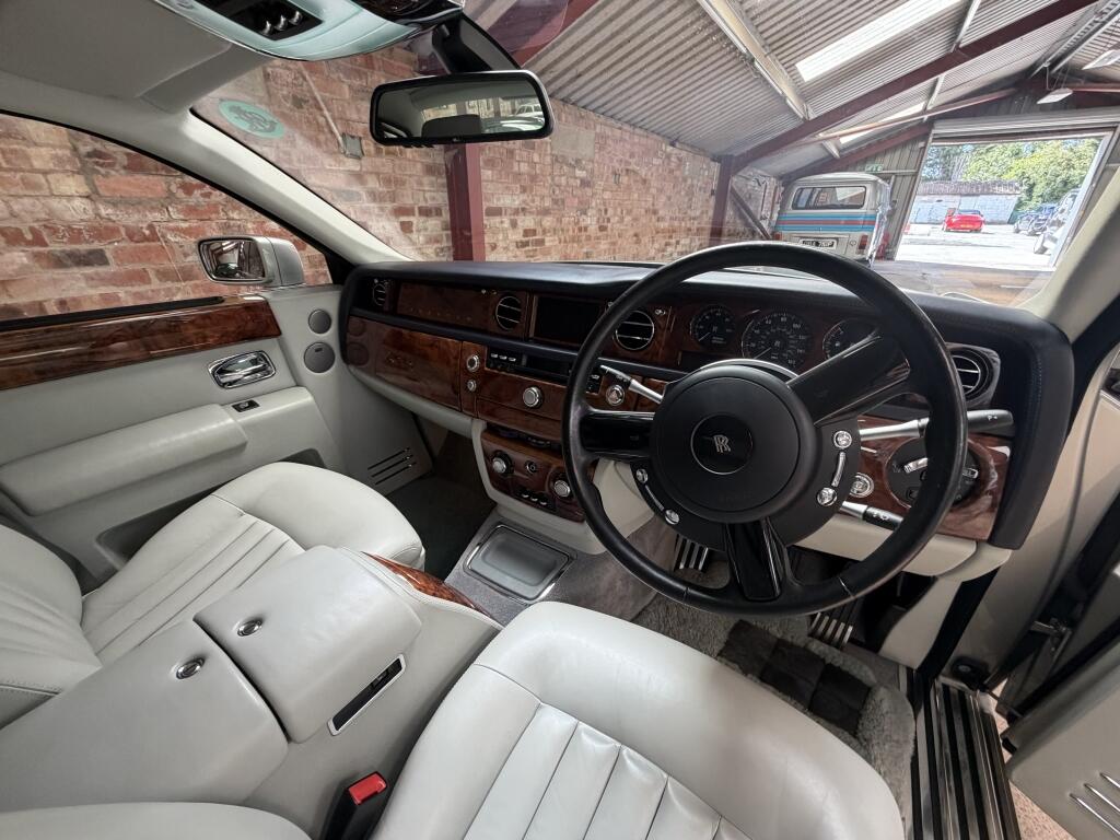Rolls-Royce Phantom view 39