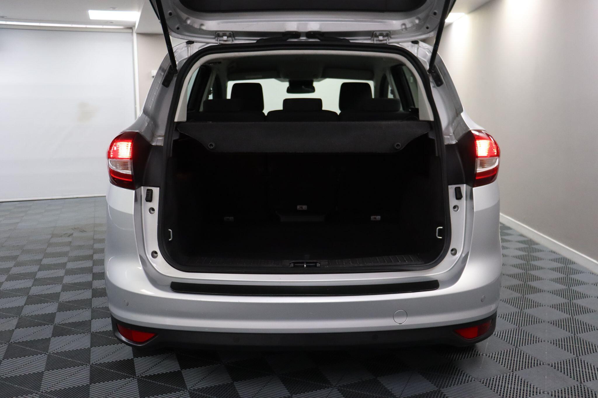 Ford C-Max view 24