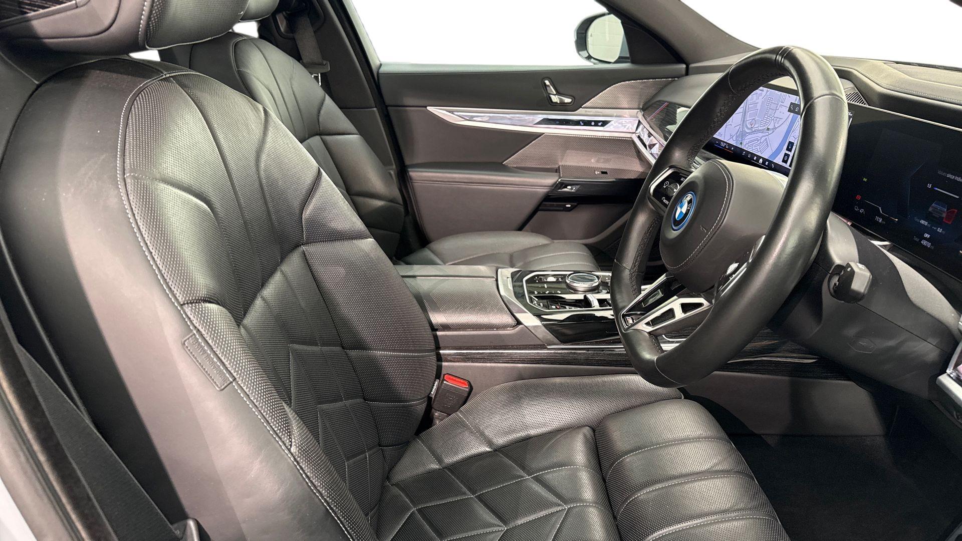 BMW I7 view 11