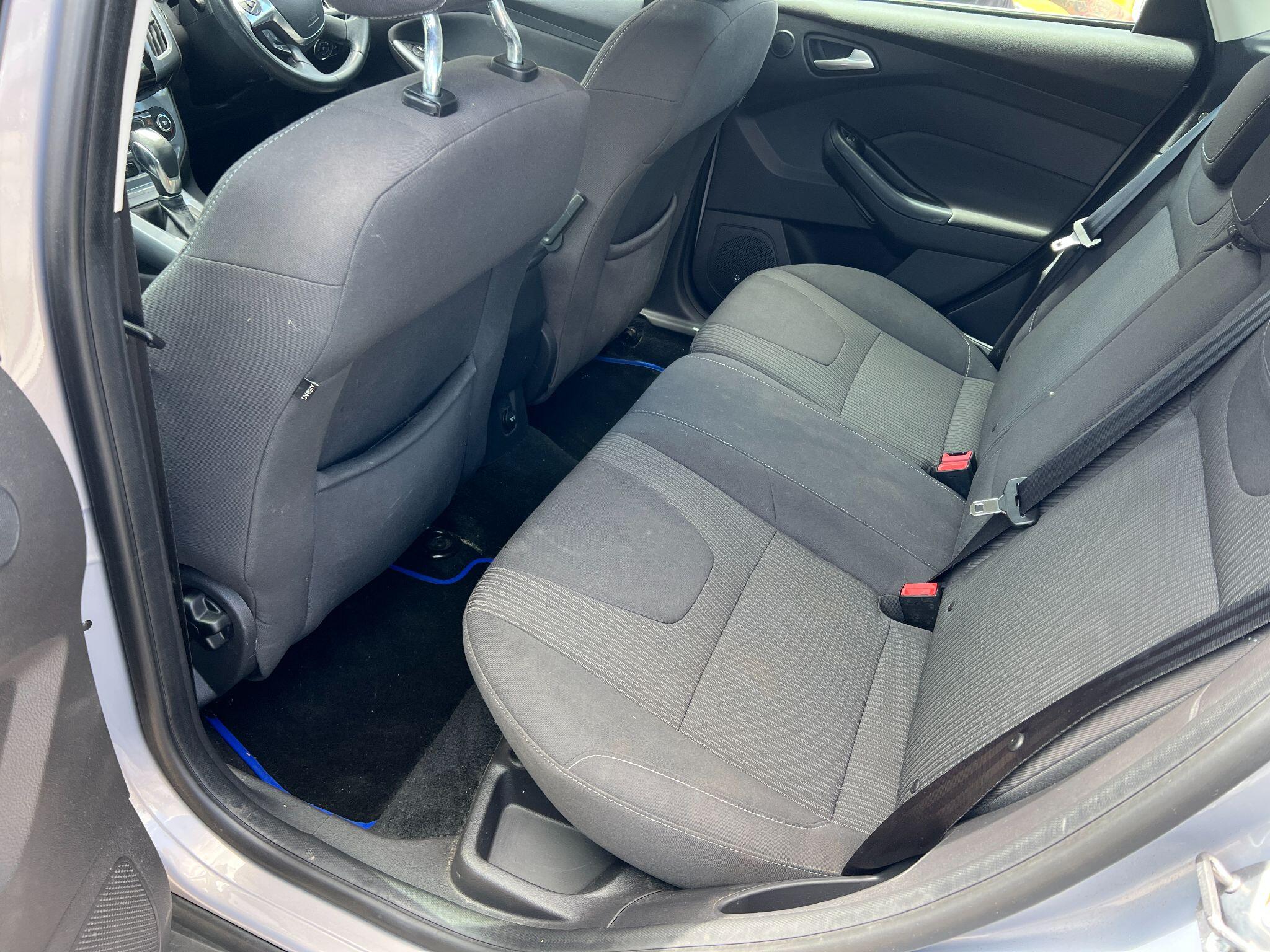 Ford Focus view 9