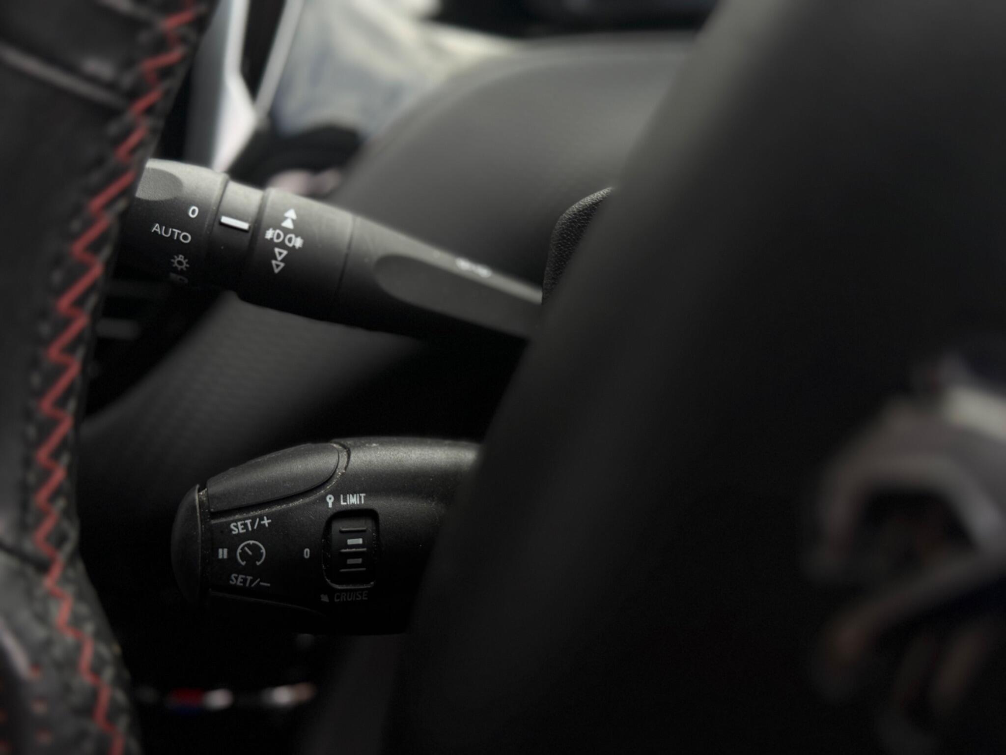 Peugeot 208 view 20