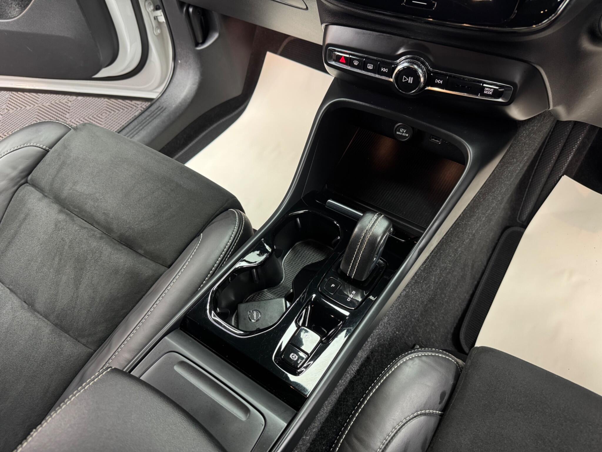 Volvo XC40 view 14