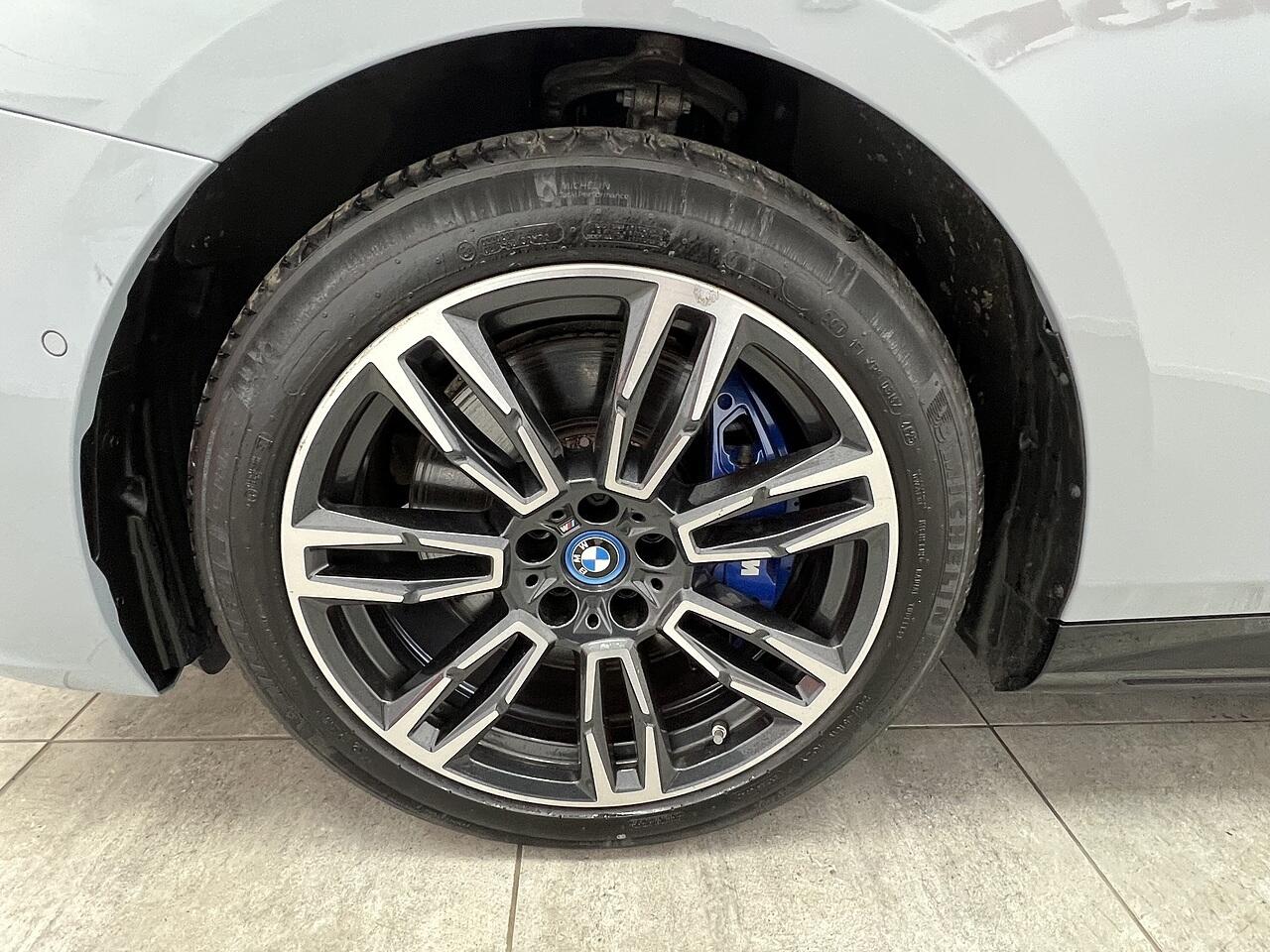 BMW I5 view 22