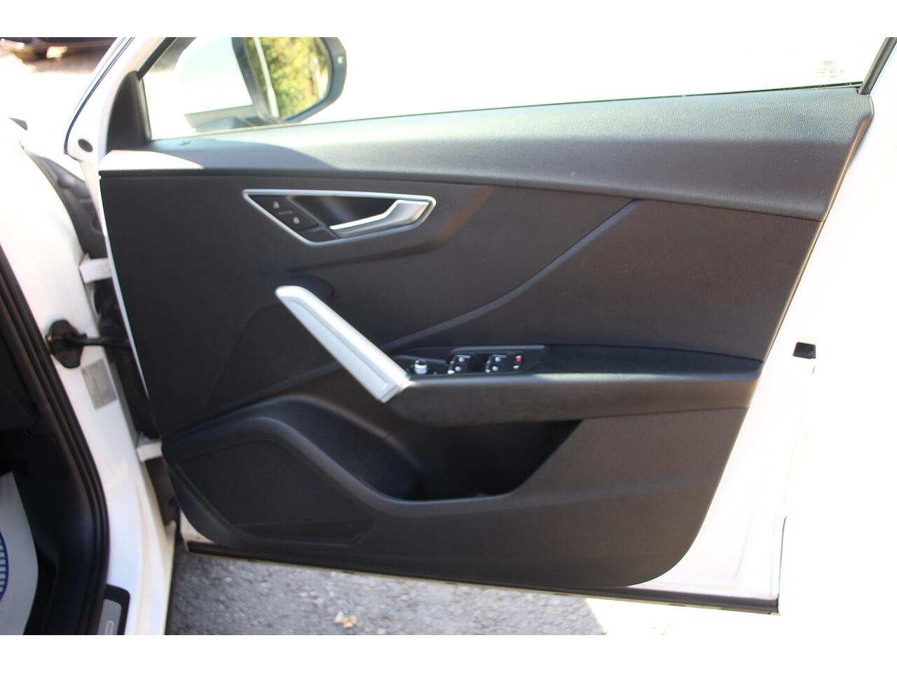 Audi Q2 view 30