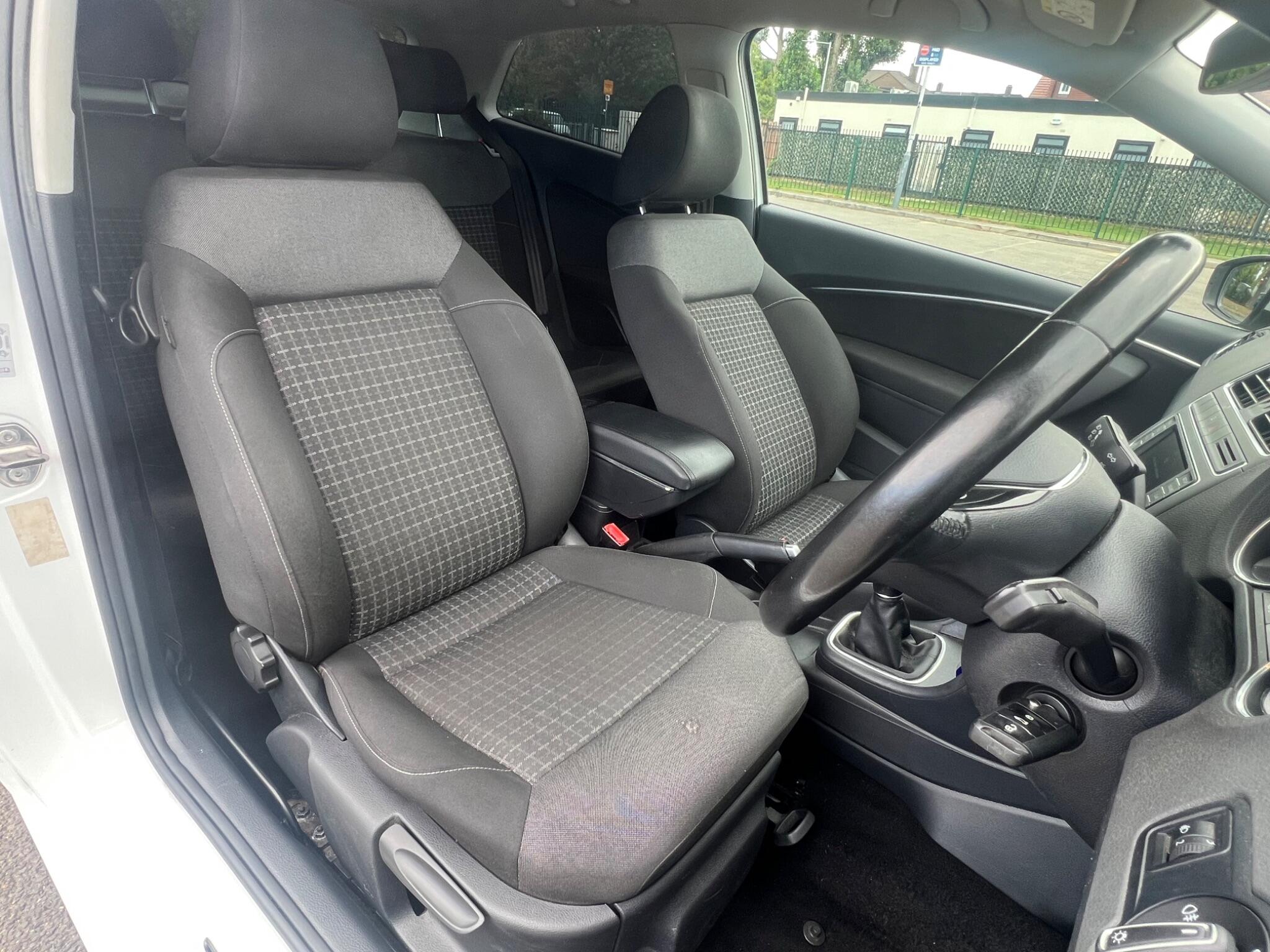 Volkswagen Polo view 19