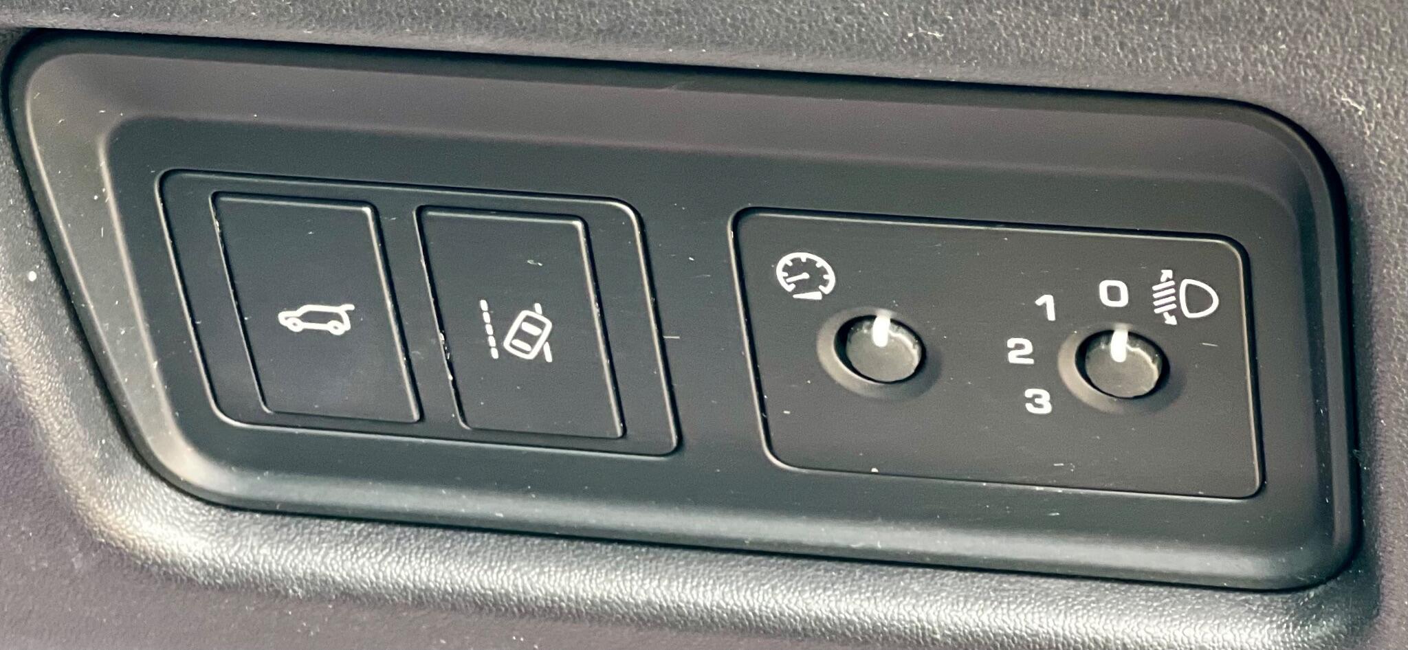 Land Rover Discovery Sport view 43