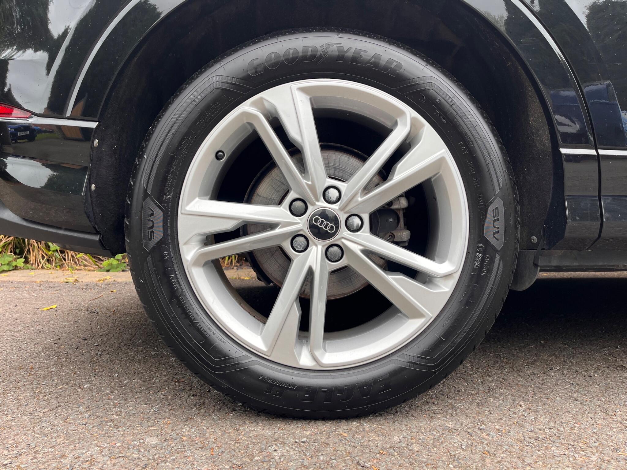 Audi Q3 view 40