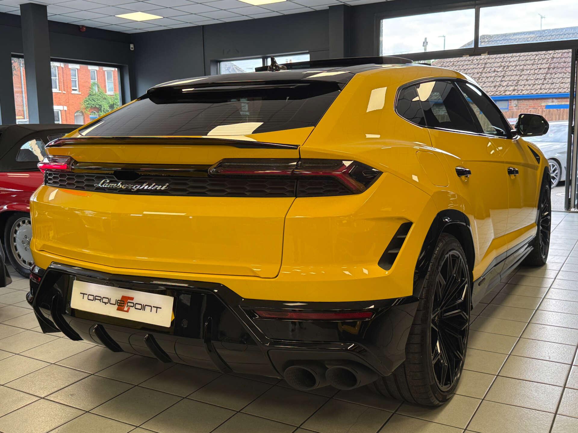 Lamborghini Urus view 5
