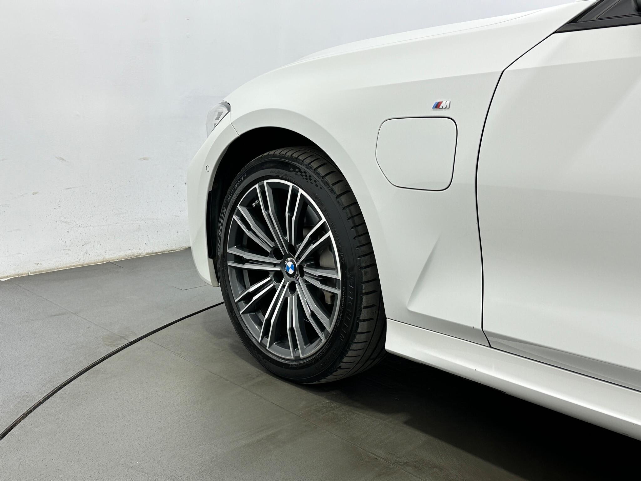 BMW 3 Series view 52