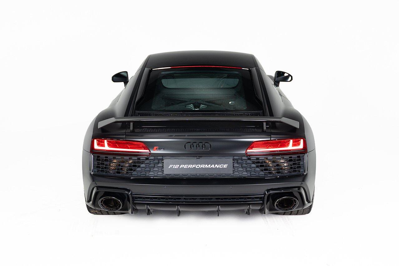 Audi R8 view 11