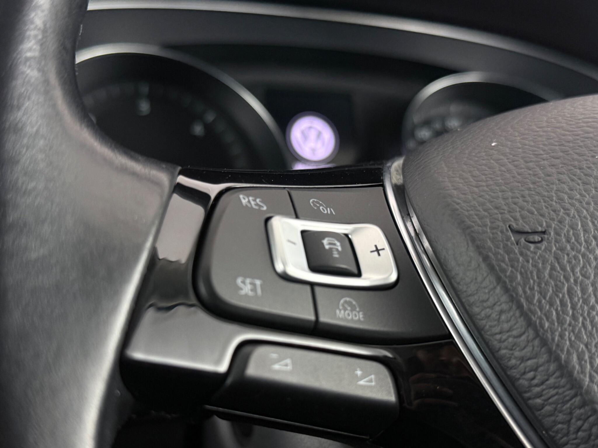 Volkswagen Passat view 13