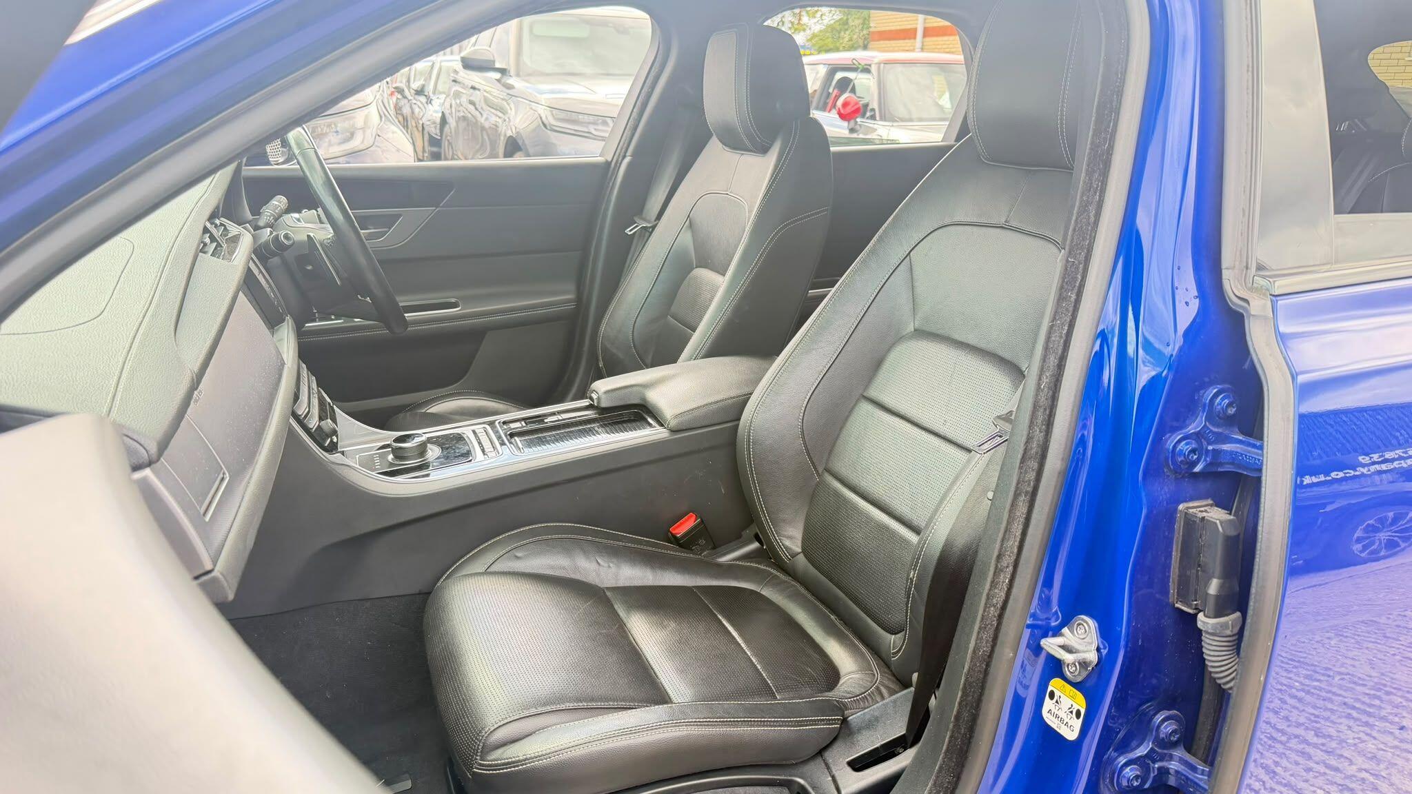 Jaguar XF view 19