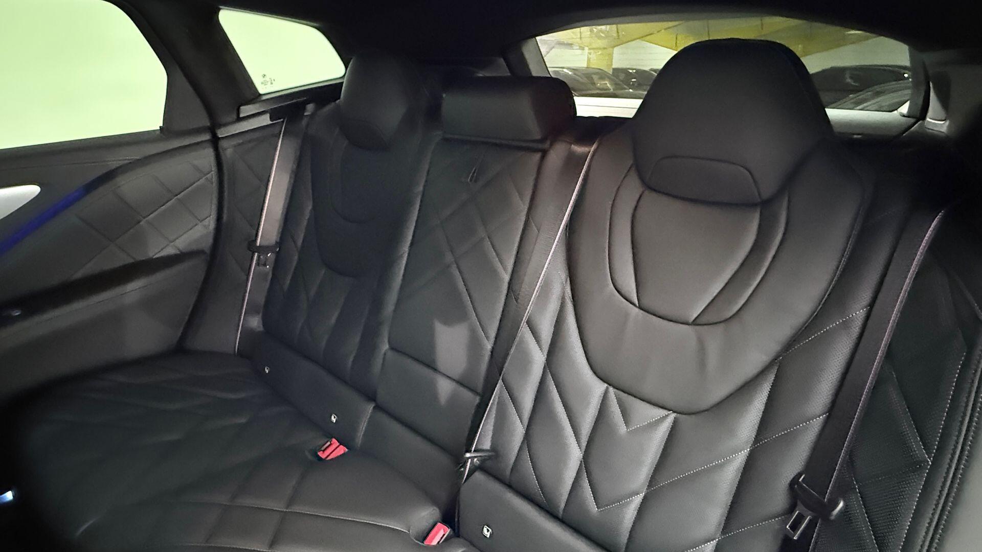 BMW XM view 12