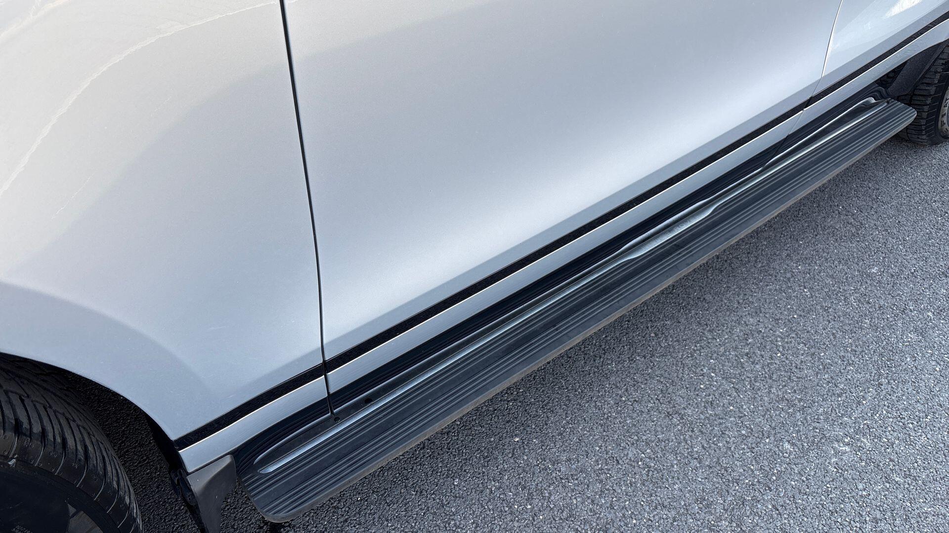 Land Rover Range Rover Velar view 43