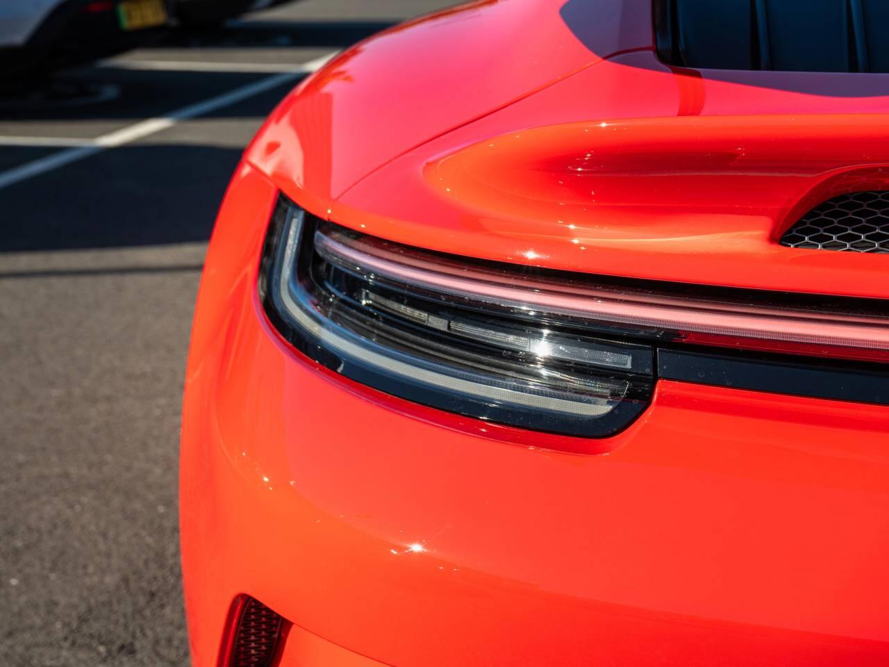 Porsche 911 view 11