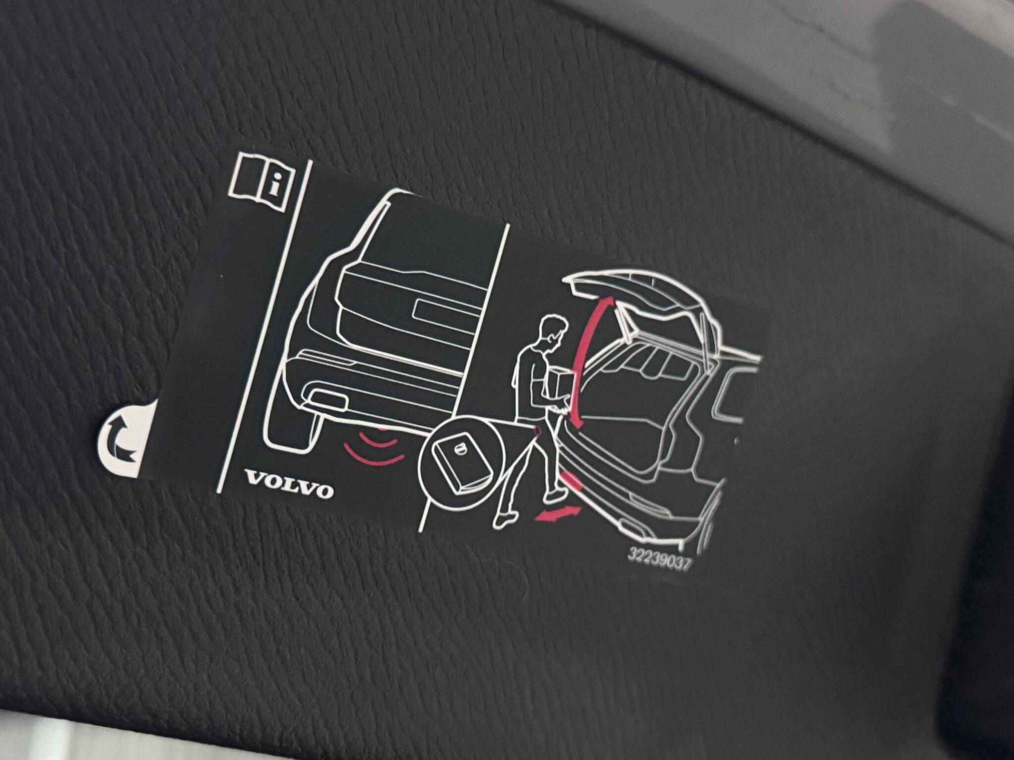 Volvo XC90 view 11