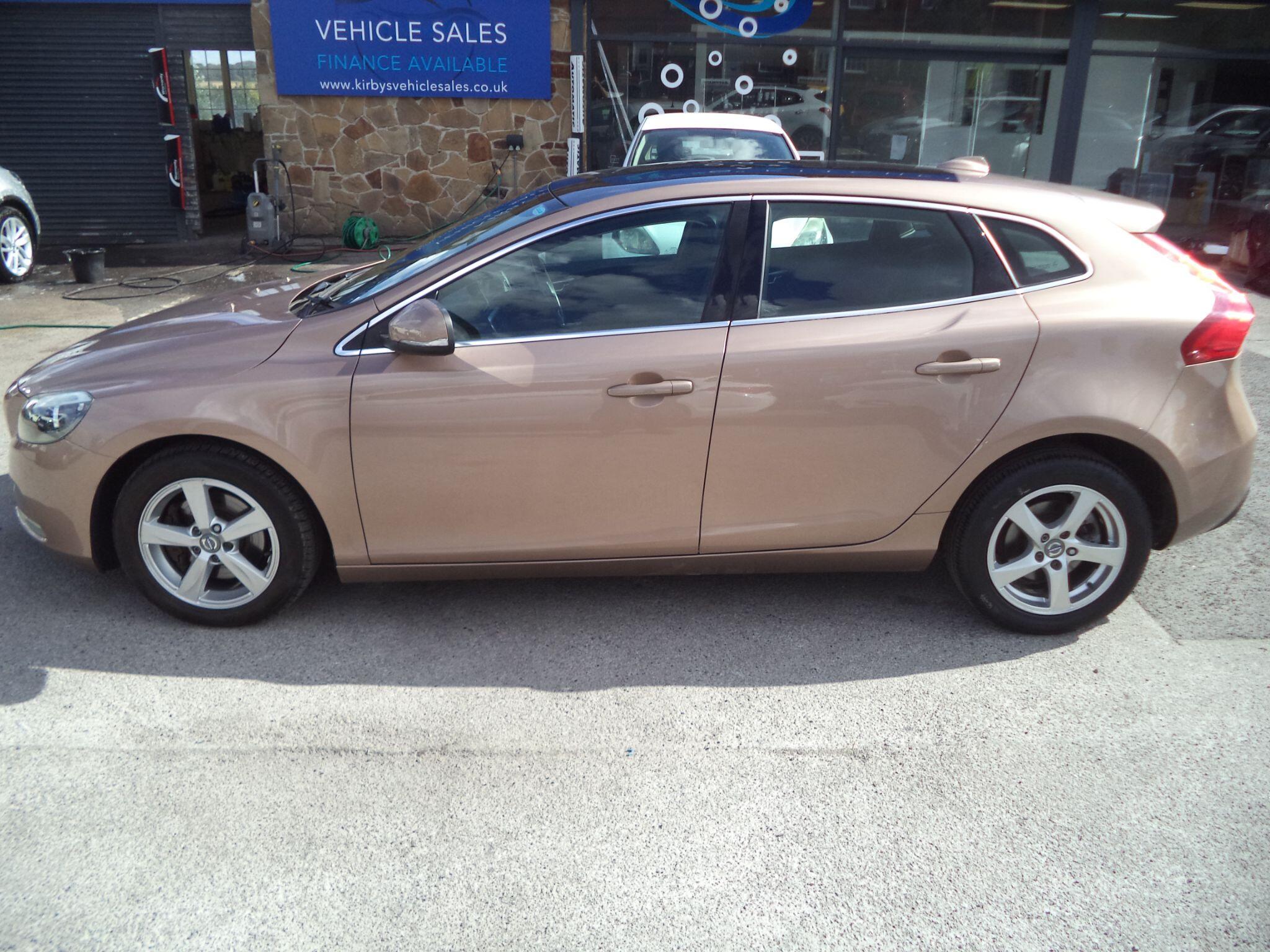 Volvo V40 view 5