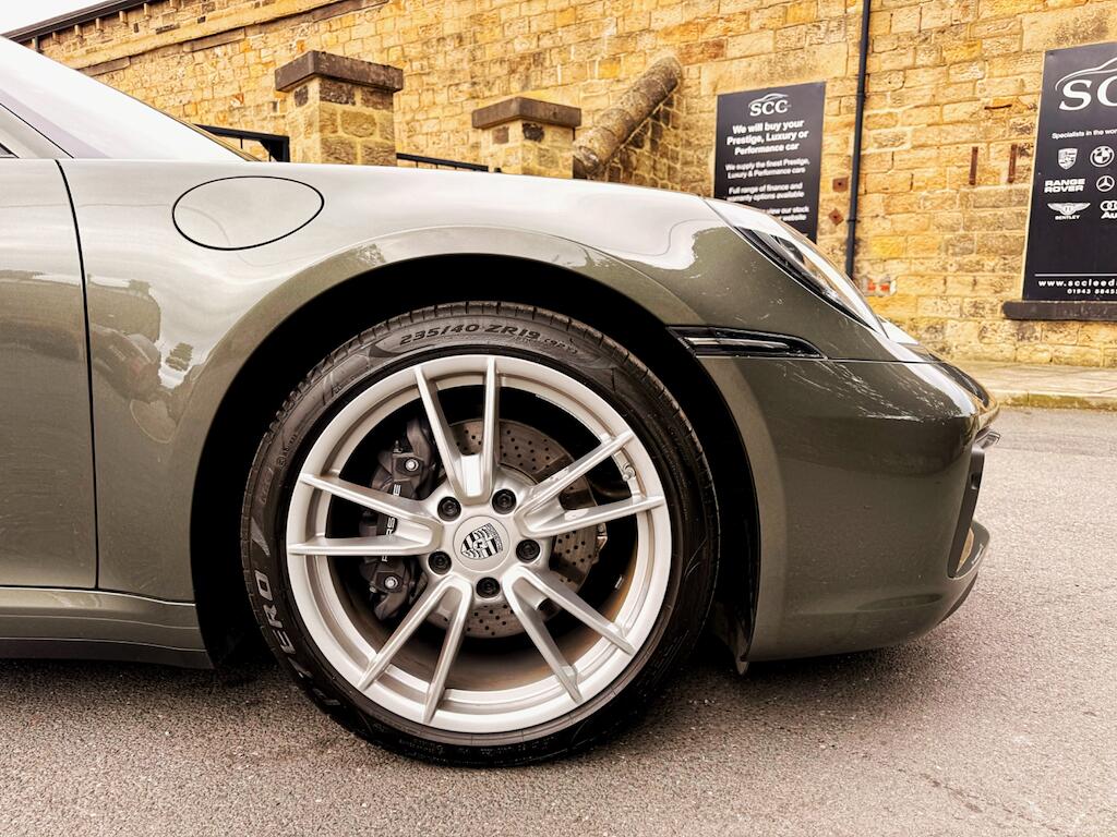 Porsche 911 view 17