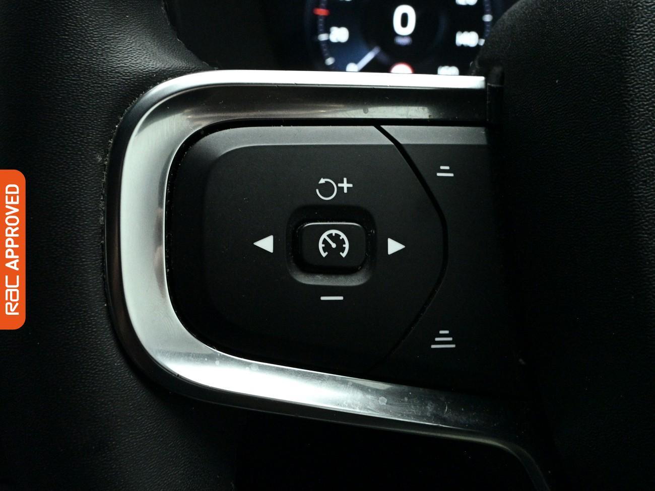 Volvo XC40 view 23