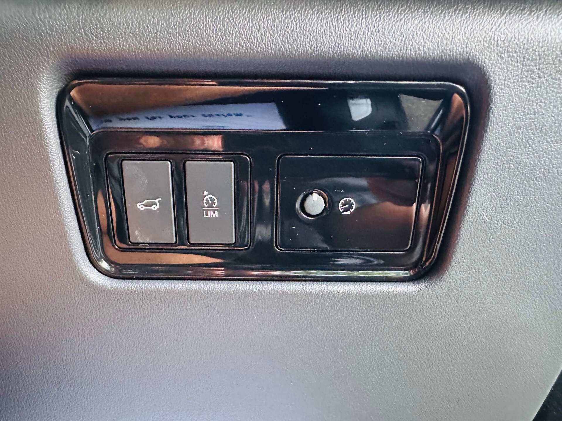 Jaguar F-Pace view 24