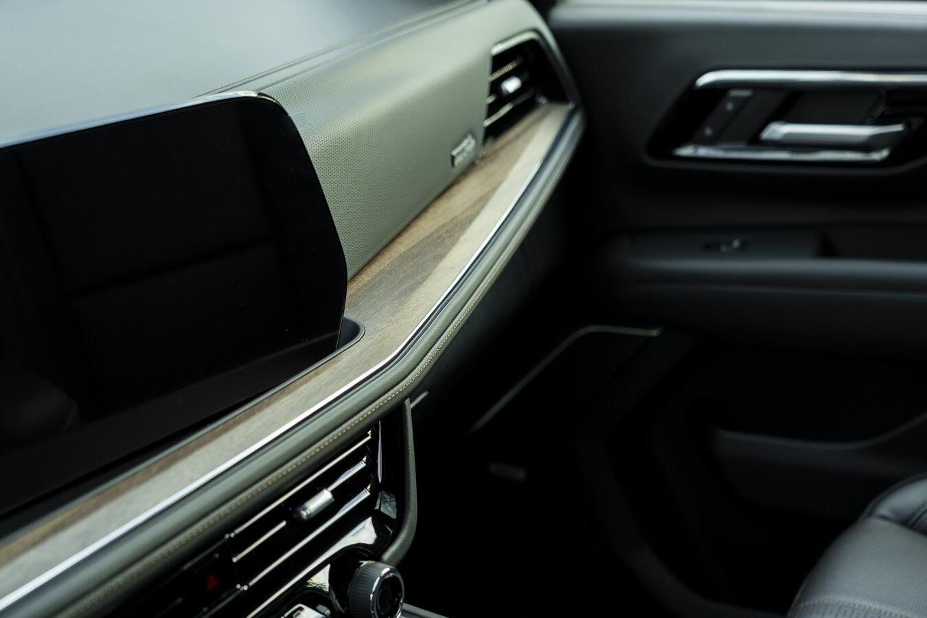Chevrolet Suburban view 35
