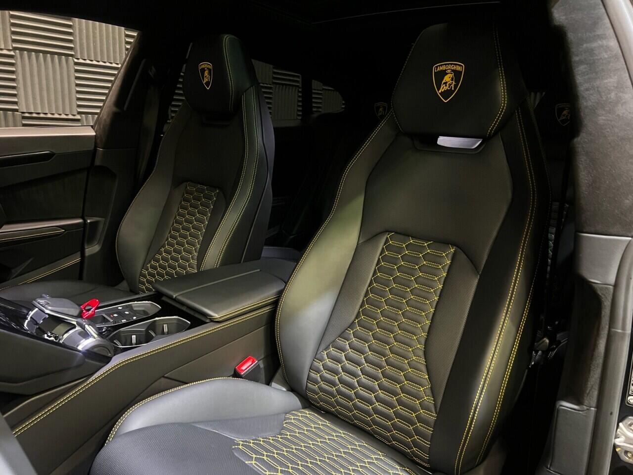 Lamborghini Urus view 27