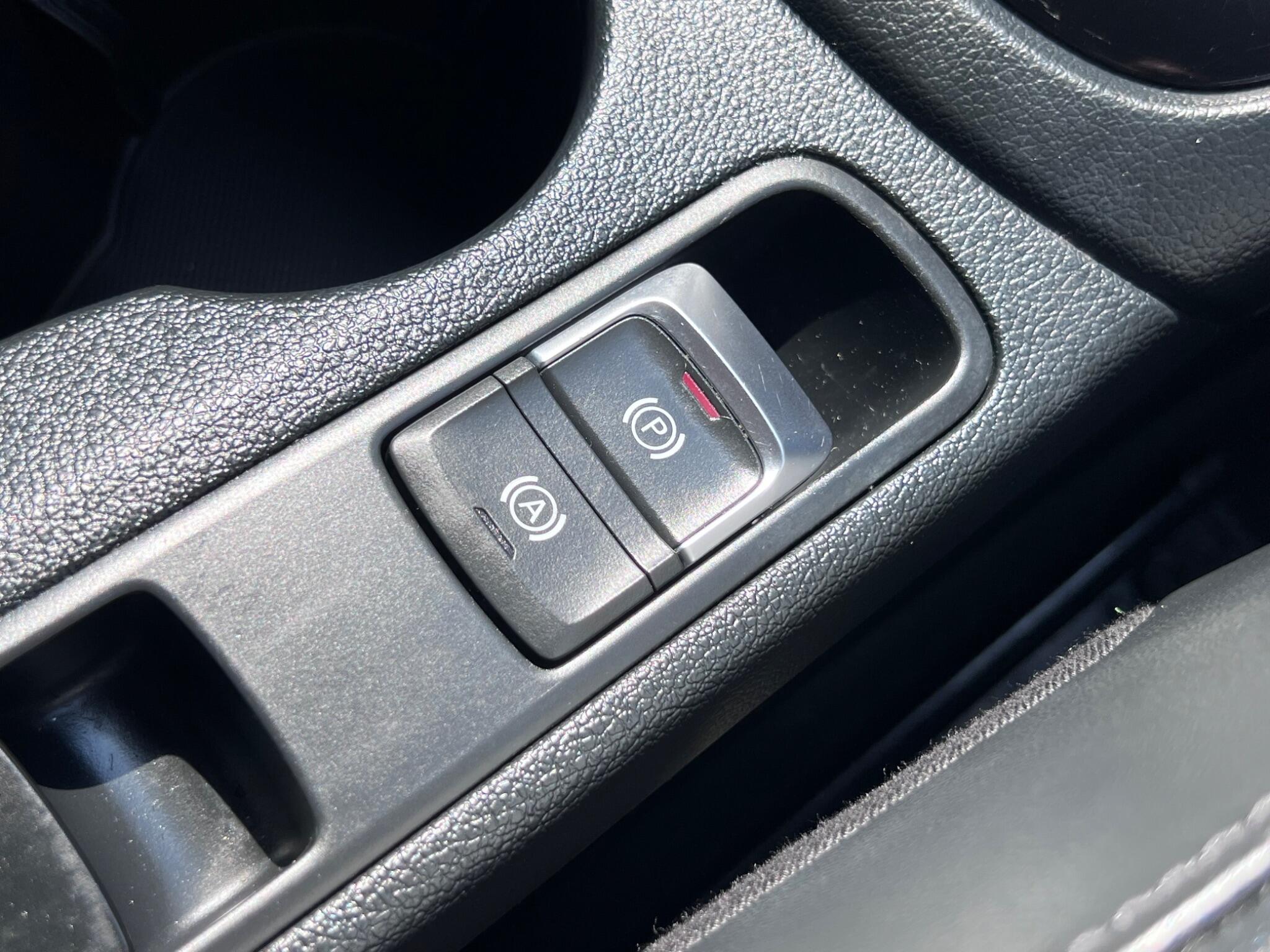 Audi Q3 view 28