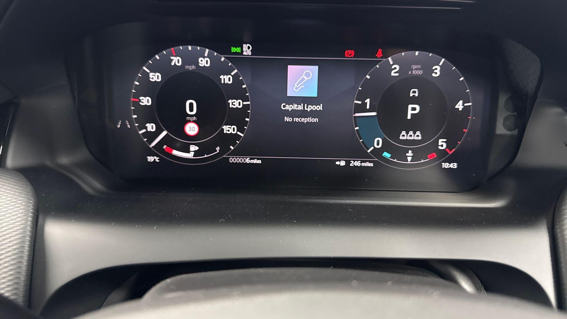 Land Rover Discovery Sport view 16